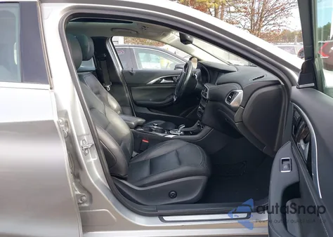 2018 Infiniti Qx30 Essential z USA, uszkodzony, nr VIN SJKCH5CR2JA005626